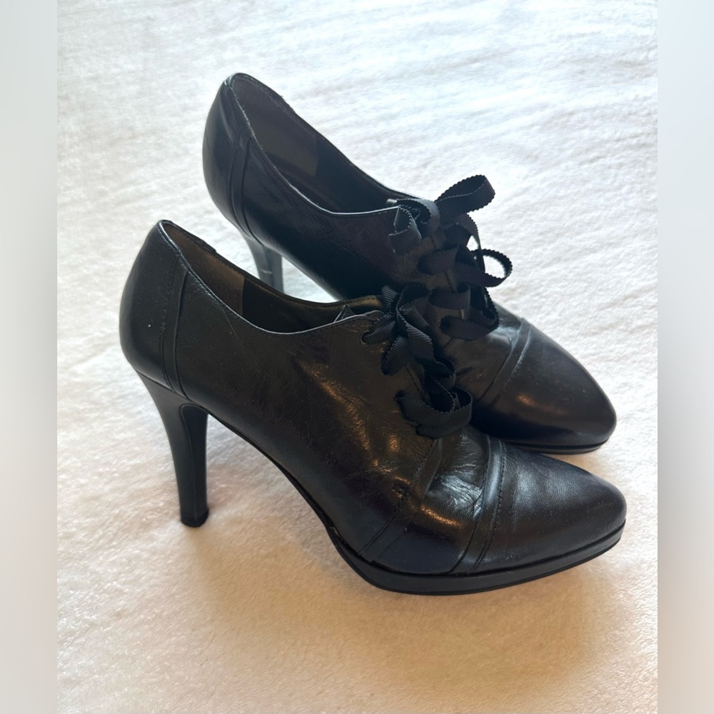Tahari Black Leather Oxford Heels